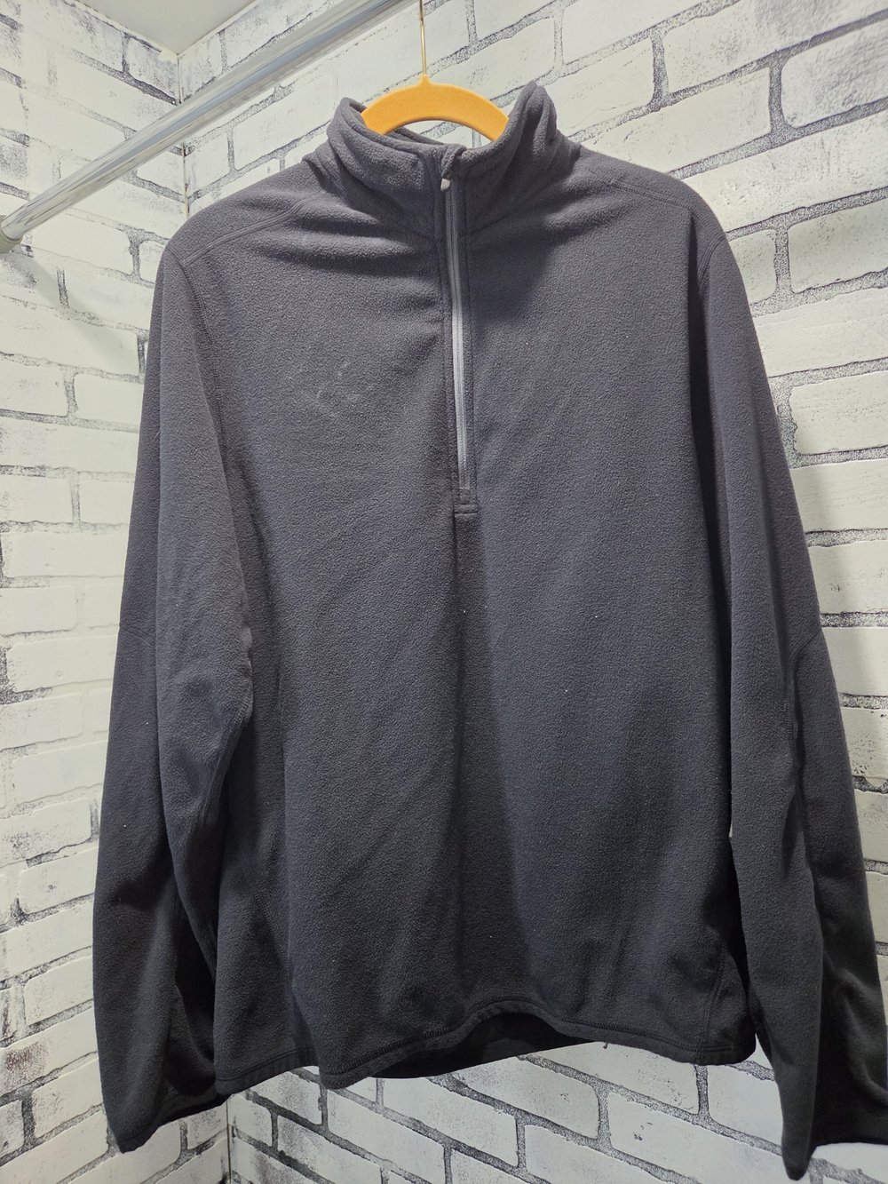 Nike Men's Black Quarter-Zip Fleece Pullover